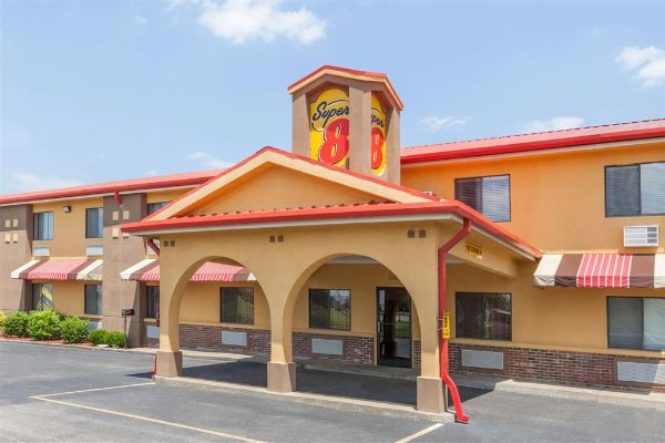 Super 8 By Wyndham Bowling Green South - Bowling Green, KY