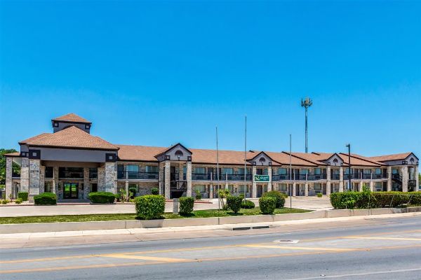 Quality Inn I-10 East Near Frost Bank Center - San Antonio, TX