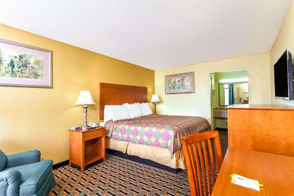 Days Inn By Wyndham Lebanon - Lebanon, TN
