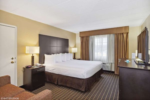 Quality Inn & Suites Morgantown - University Area - Morgantown, WV