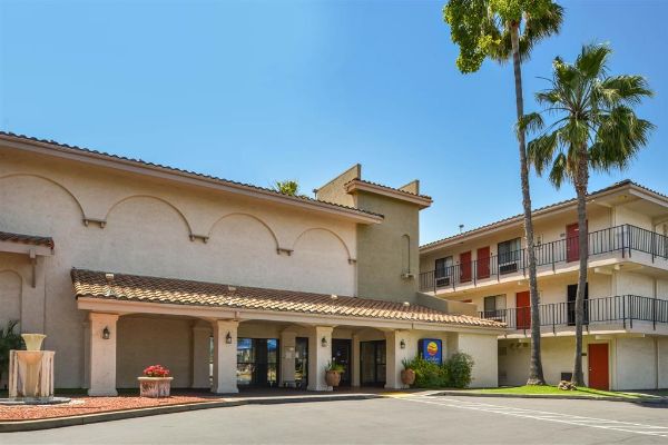 Rodeway Inn & Suites Rancho Cordova - Folsom - Folsom, CA