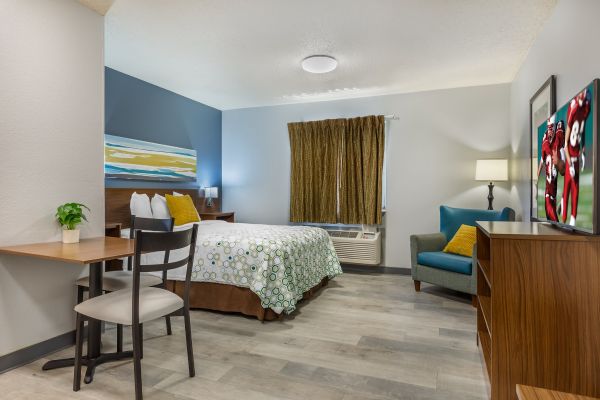 Hometowne Studios & Suites Greensboro - Greensboro, NC