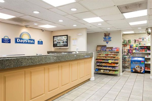 Days Inn By Wyndham Norfolk Airport - Virginia Beach, VA