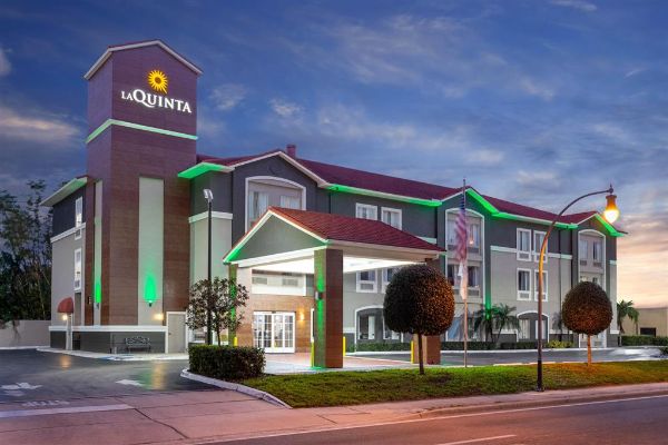 La Quinta Inn & Suites By Wyndham - Tampa South - Tampa, FL