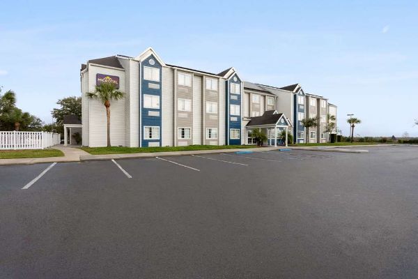 Microtel Inn & Suites By Wyndham Zephyrhills - Dade City, FL