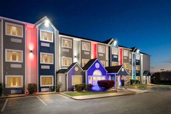 Microtel Inn & Suites By Wyndham Tulsa / Catoosa Route 66 - タルサ, OK