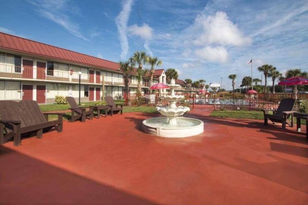 Oyo Hotel Dundee By Crystal - Winter Haven, FL