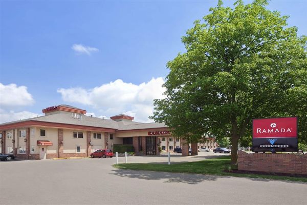 Ramada By Wyndham Saginaw Hotel & Suites - Saginaw, MI