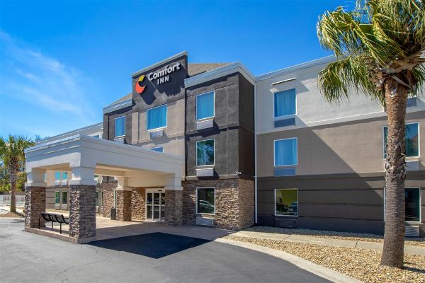 Comfort Inn N Myrtle Beach Barefoot Landing - Sunset Beach, NC
