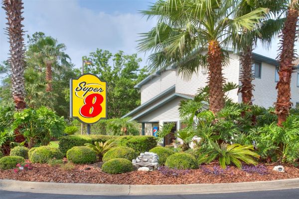 Super 8 By Wyndham Gainesville I-75 Hospital/university Area - Gainesville, FL