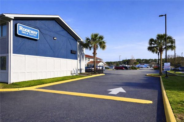 Rodeway Inn & Suites Jacksonville Near Camp Lejeune - Jacksonville
