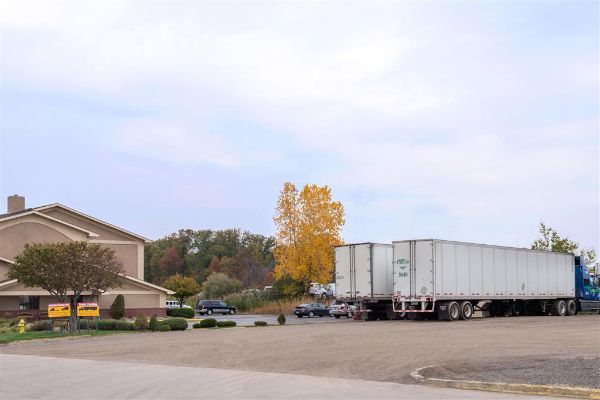 Super 8 By Wyndham Youngstown/austintown - Warren, OH
