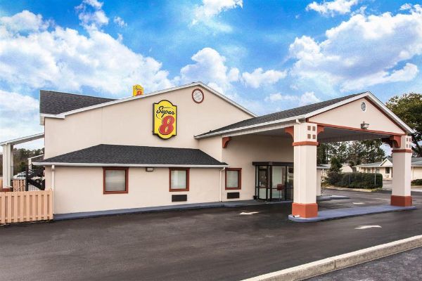 Super 8 By Wyndham Florence - Darlington, SC