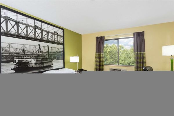 Super 8 By Wyndham Marietta - Marietta, OH