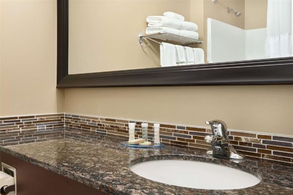 Super 8 By Wyndham Regina - Regina