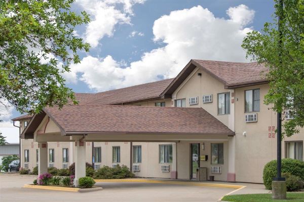 Super 8 By Wyndham Knoxville - Knoxville, IA