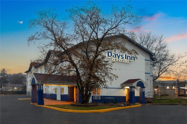 Days Inn By Wyndham Waukegan - North Chicago, IL
