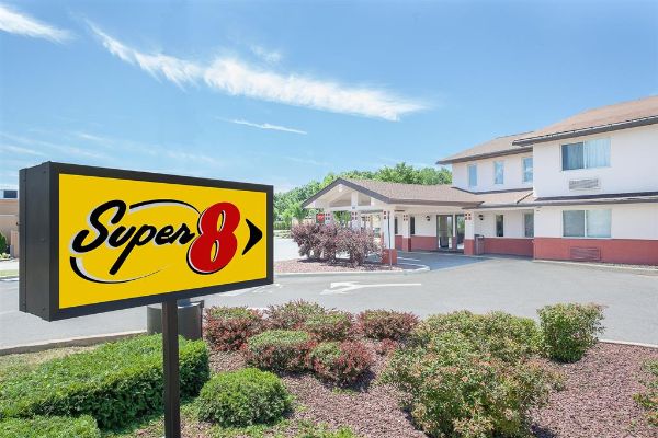 Super 8 By Wyndham Middletown - Middletown, NY