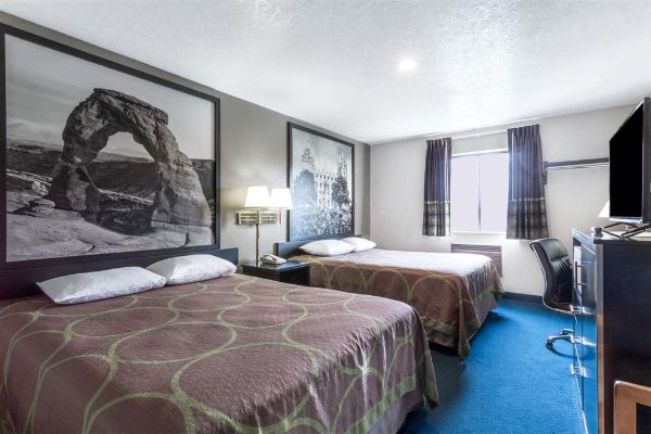 Super 8 By Wyndham Logan - Logan, UT