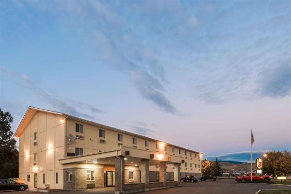 Super 8 By Wyndham Missoula/reserve St. - Missoula, MT