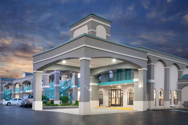 Super 8 By Wyndham Murfreesboro - Murfreesboro, TN