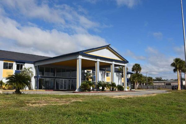 Super 8 By Wyndham Biloxi - Biloxi, MS
