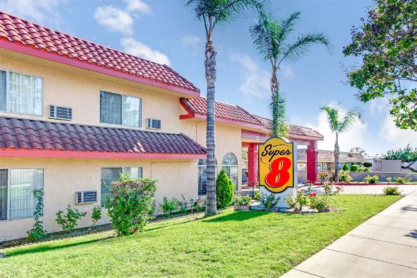 Super 8 By Wyndham Upland Ontario Ca - Chino, CA