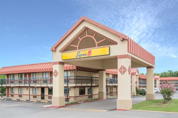 Super 8 By Wyndham Tulsa/route 66 - Tulsa, OK