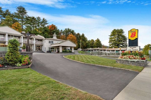 Super 8 By Wyndham Lake George/downtown - Lake George