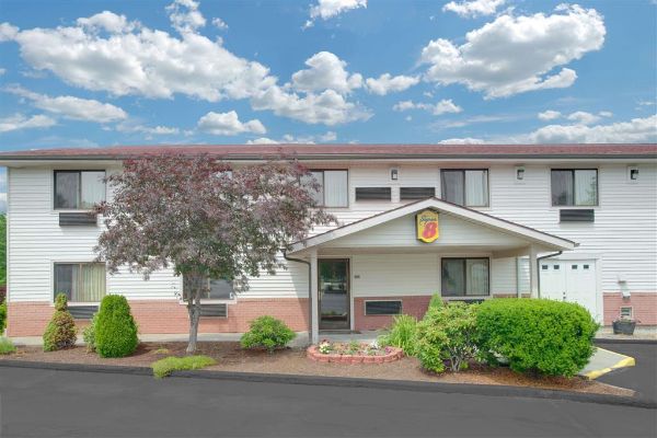 Super 8 By Wyndham Augusta - Augusta, ME