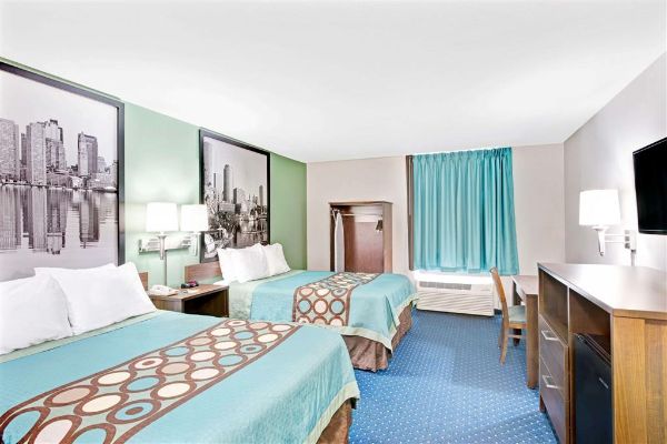 Super 8 By Wyndham Brockton - Brockton, MA