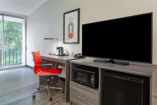 Ramada By Wyndham Hartford North / Bradley Airport - Hartford, CT