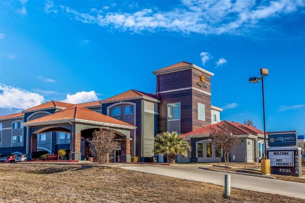 La Quinta Inn & Suites By Wyndham Kerrville - Kerrville, TX