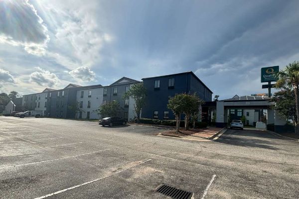 Quality Inn And Suites At Airport Blvd I-65 - Mobile, AL