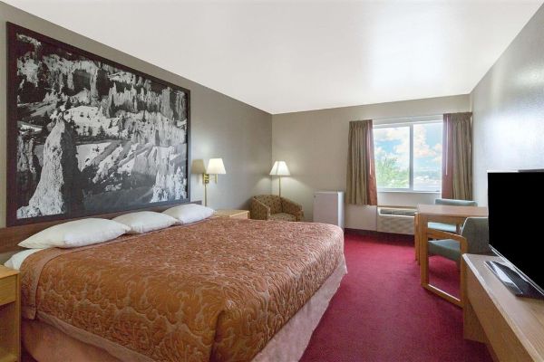 Super 8 By Wyndham Green River - Green River, UT