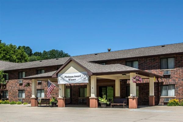 Quality Inn & Suites Decorah - Decorah, IA