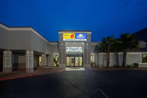 Super 8 By Wyndham Mobile I-65 - Mobile, AL