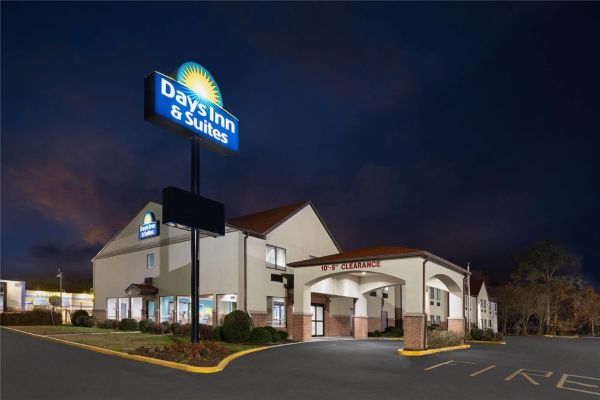 Days Inn & Suites By Wyndham Seaford - Georgetown, DE