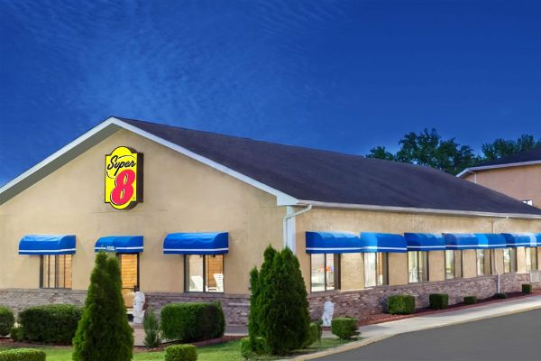 Super 8 By Wyndham Paris Tn - Kentucky Lake