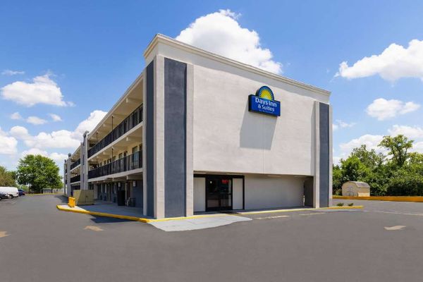 Days Inn & Suites By Wyndham Indianapolis Airport East - インディアナポリス, IN