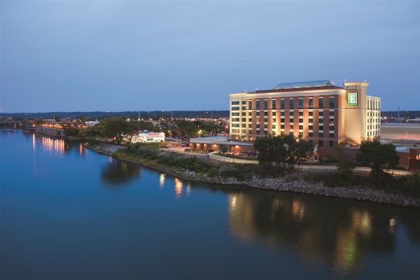 Embassy Suites By Hilton East Peoria Riverfront Hotel & Conference Center - Peoria, IL