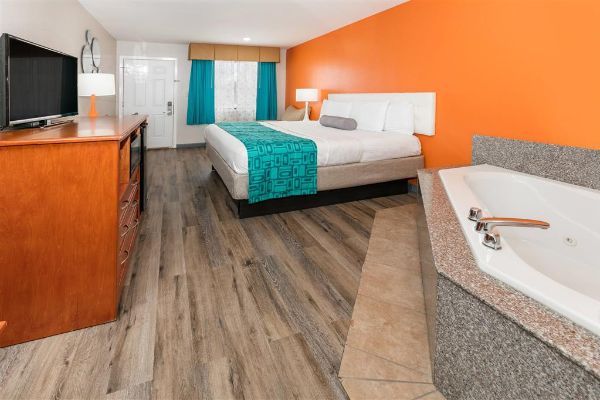 Howard Johnson By Wyndham Lafayette - Lafayette, LA