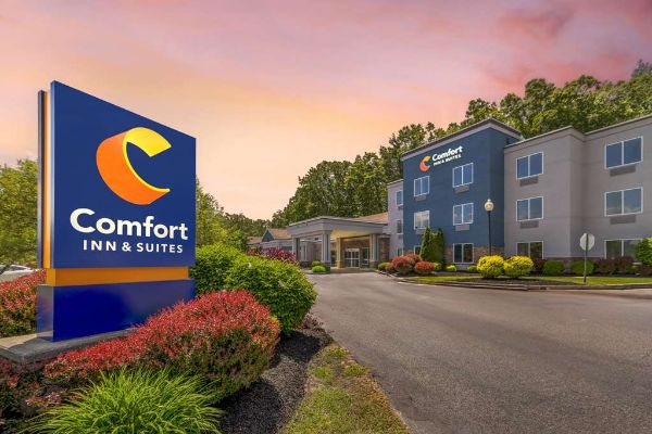And Suitescomfort Inn - Saratoga Springs, NY