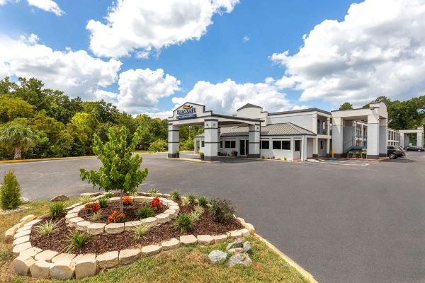 Baymont By Wyndham Dothan - Dothan, AL