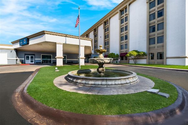 Clarion Hotel San Angelo Near Convention Center - San Angelo, TX