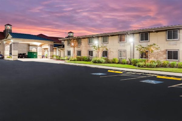 Super 8 By Wyndham Beaumont I-10 South/college St - Beaumont, TX