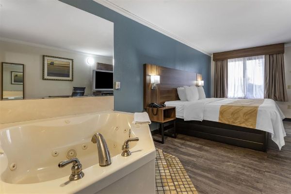 Quality Inn & Suites Ft. Jackson Maingate - Columbia, SC