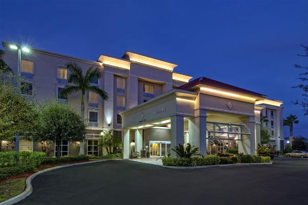 Hampton Inn & Suites Stuart-north - Stuart, FL