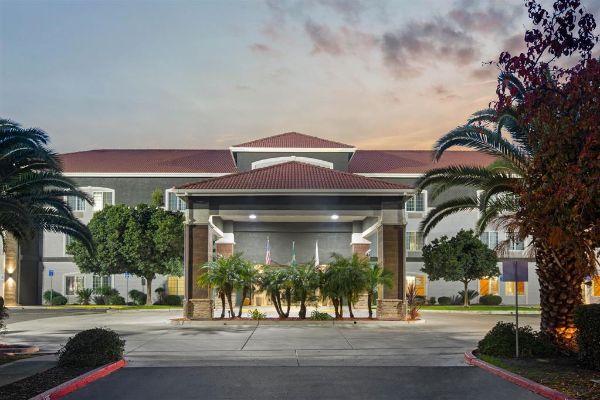 La Quinta Inn & Suites By Wyndham Visalia/sequoia Gateway - Visalia, CA