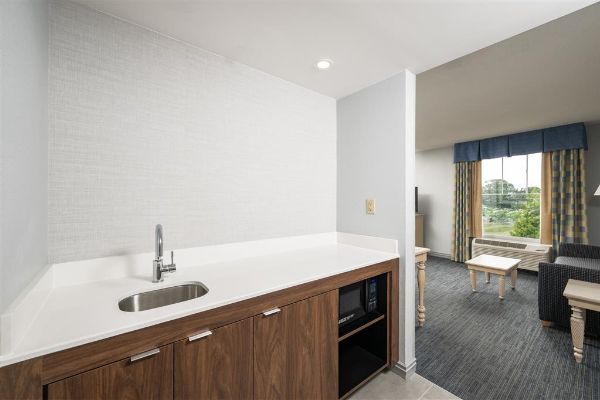 Hampton Inn & Suites Cape Cod-west Yarmouth - Barnstable, MA